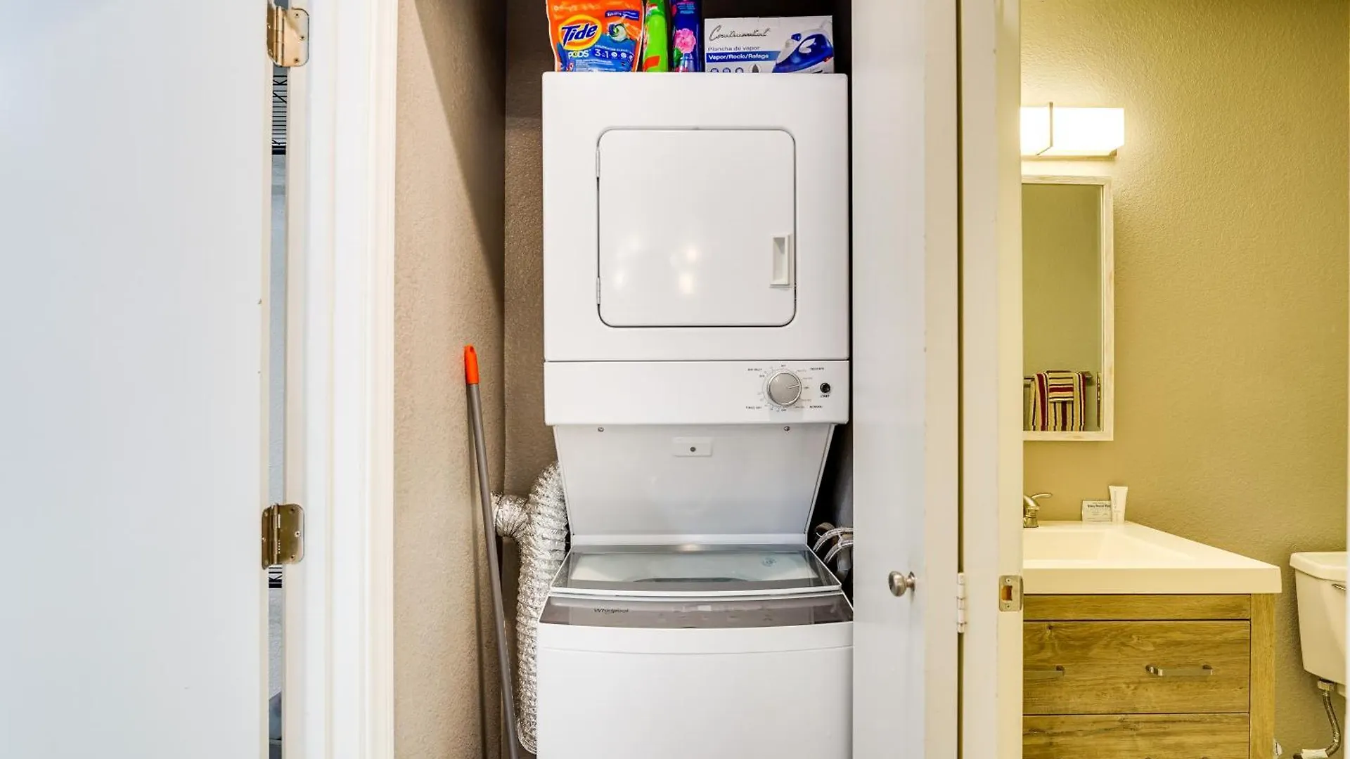 Vacation Rental Near Las Vegas Strip With Pool! 0*,