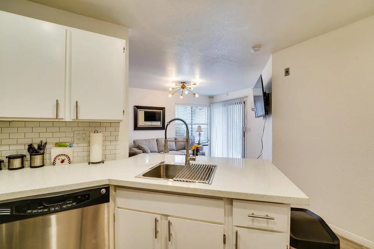 Vacation Rental Near Las Vegas Strip With Pool! 美国